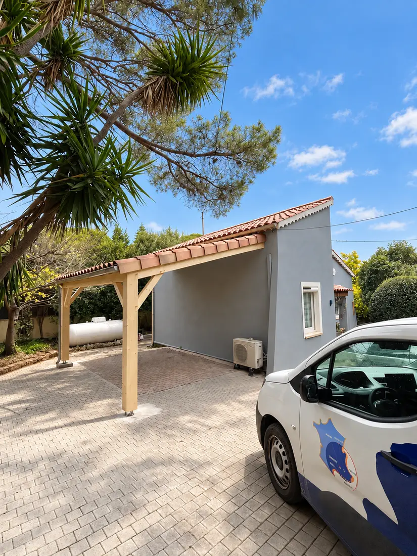 Nouvel auvent en bois lamellé-collé à Saint-Raphaël