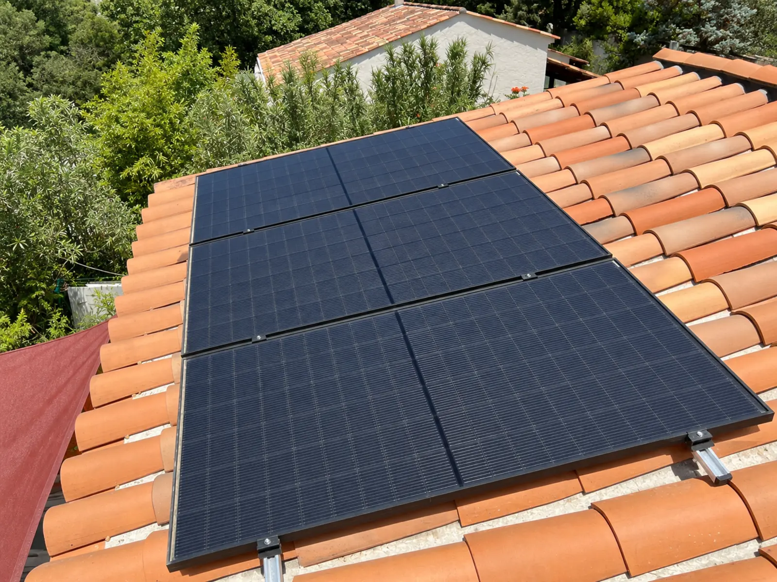 Installation de panneaux photovoltaïques au Muy